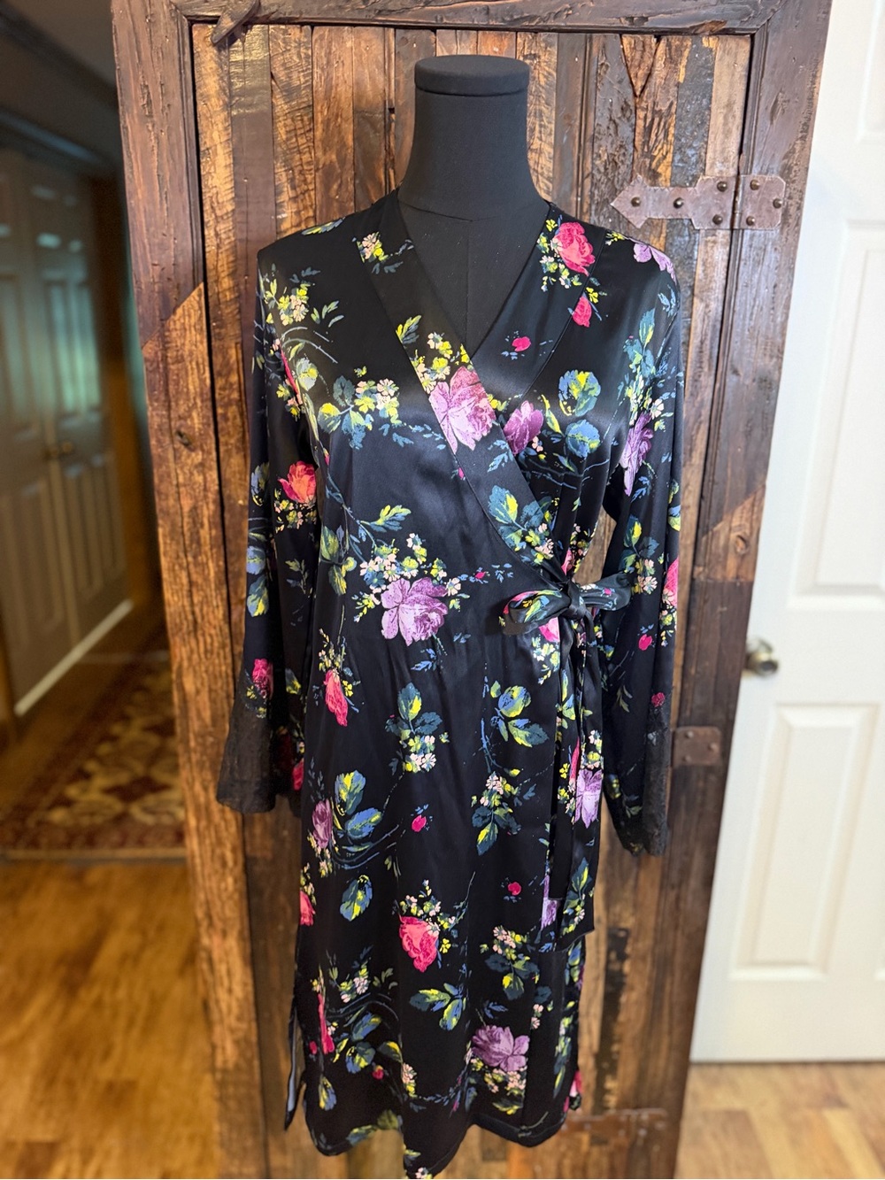 Victoria’s Secret kimono Black Floral Satin Robe Lace Back Wrap coquette
